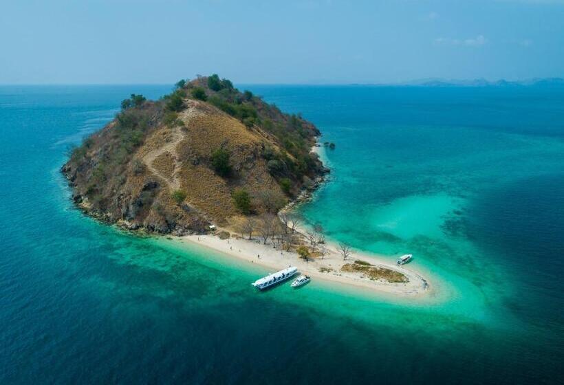 هتل Ayana Komodo Waecicu Beach