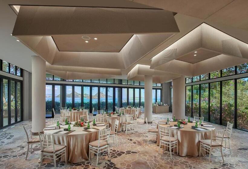 هتل Ayana Komodo Waecicu Beach