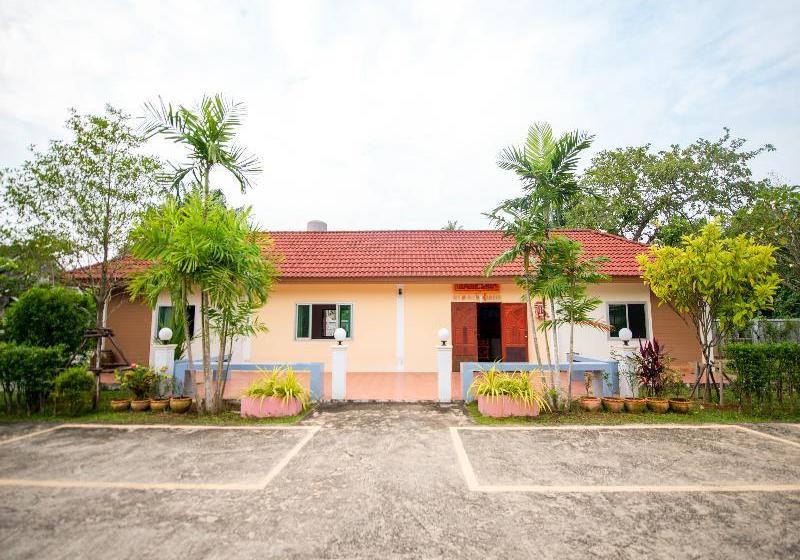 Отель B Banana Resort By Oyo Rooms