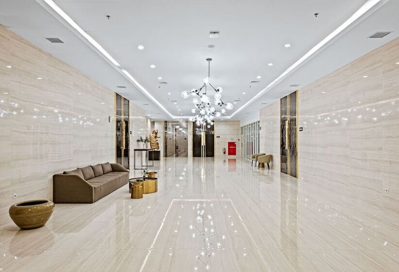 فندق Grand Whiz Megamas Manado