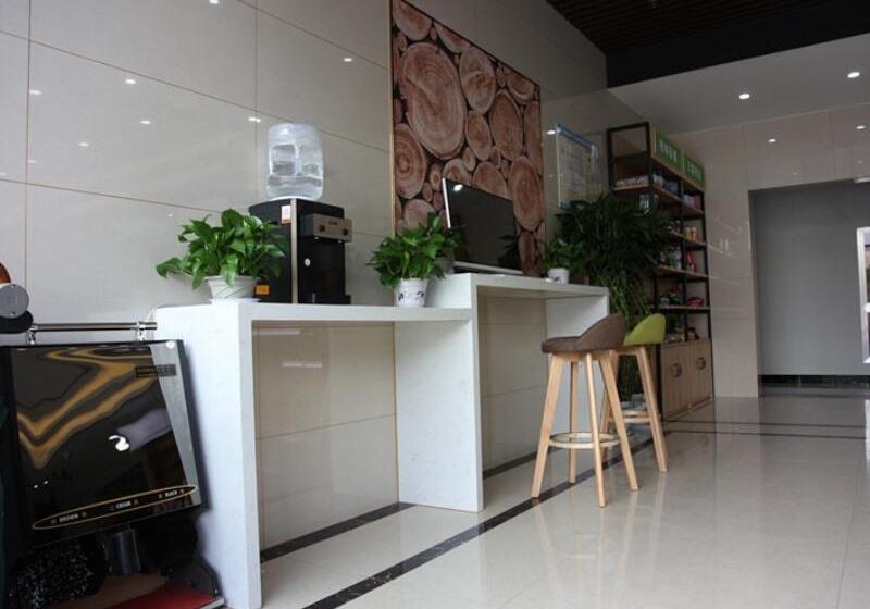 Отель Greentree Inn Zaozhuang High Speed Rail Station Express