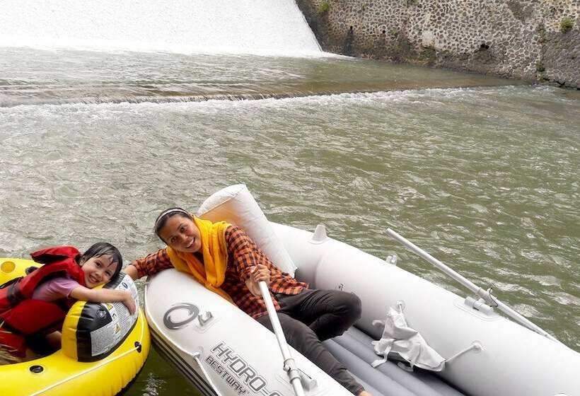 هتل Hau Eco Lodges Citumang Pangandaran