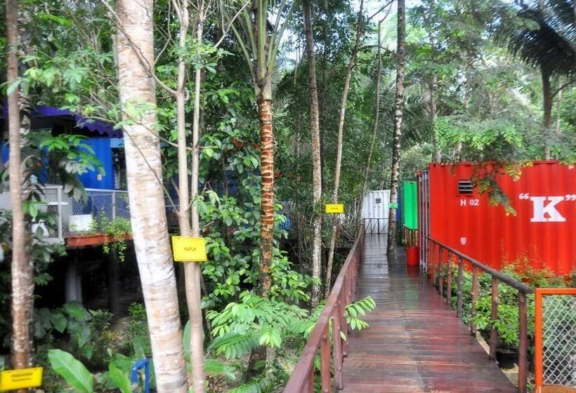 هتل Hau Eco Lodges Citumang Pangandaran