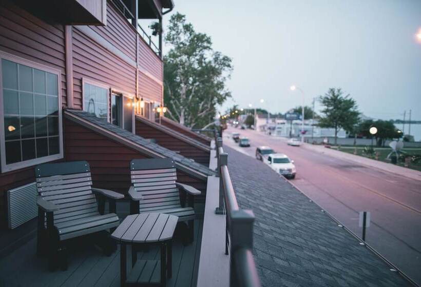 هتل Inn On Water Street
