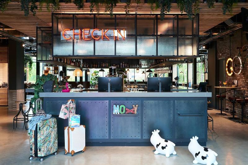 בית מלון כפרי Moxy Amsterdam Schiphol Airport