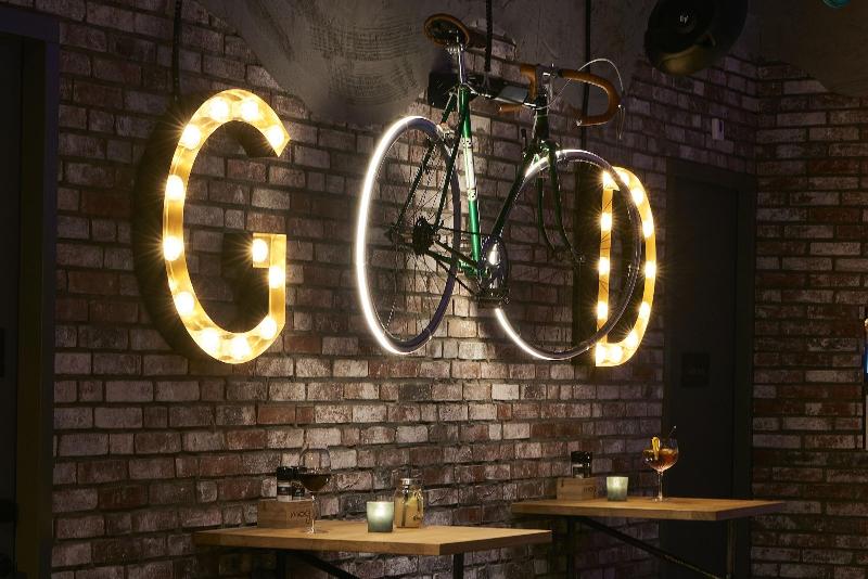 בית מלון כפרי Moxy Amsterdam Schiphol Airport