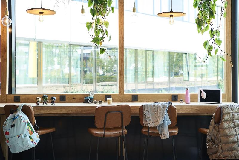 בית מלון כפרי Moxy Amsterdam Schiphol Airport