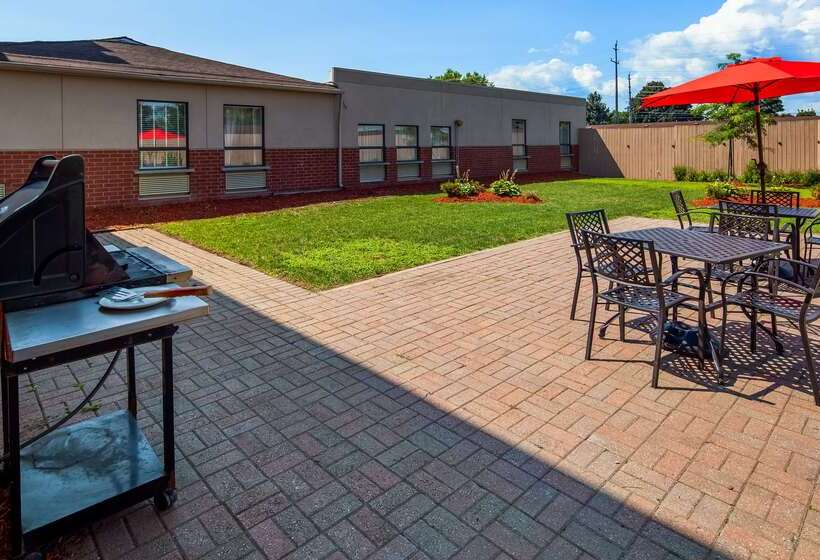 בית מלון כפרי Best Western Plus Bowmanville