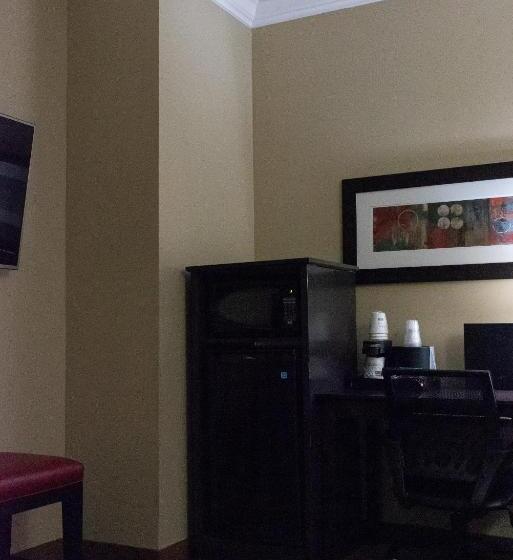 בית מלון כפרי Best Western Plus Bowmanville