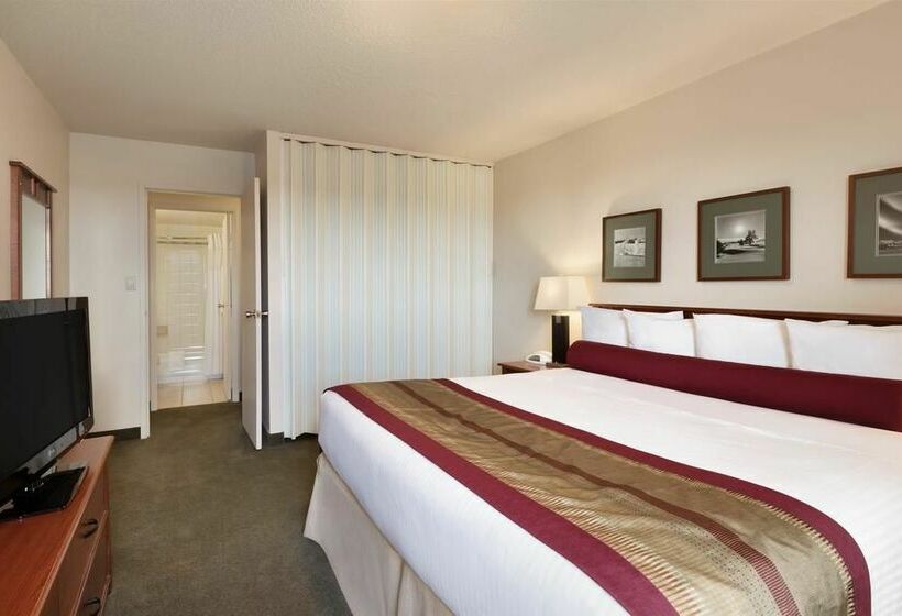 فندق Coast Fraser Tower