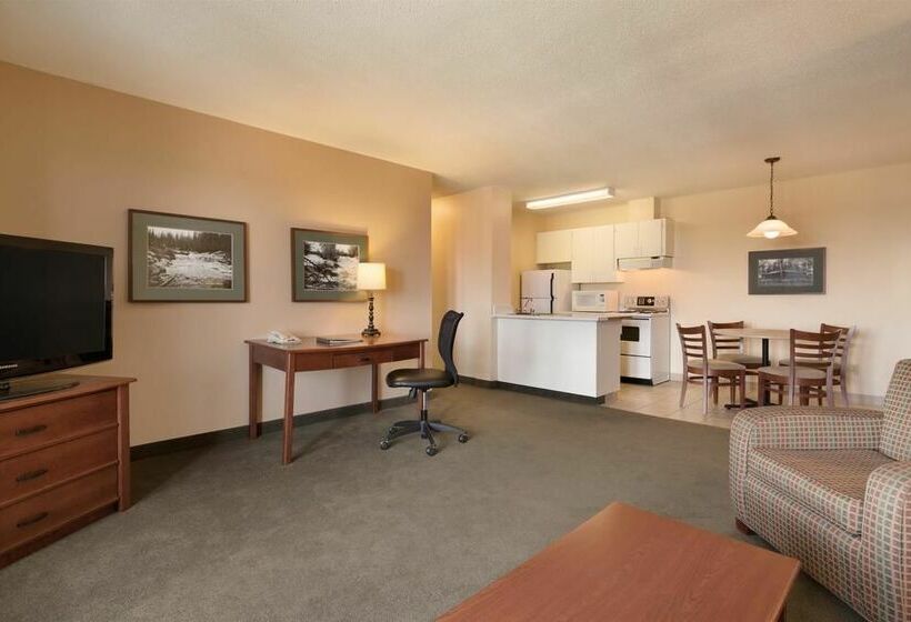 فندق Coast Fraser Tower