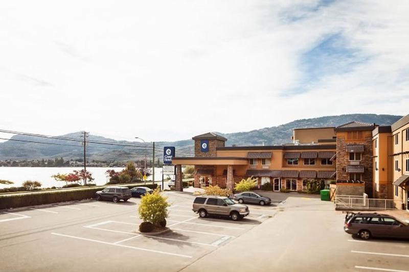בית מלון כפרי Coast Osoyoos Beach