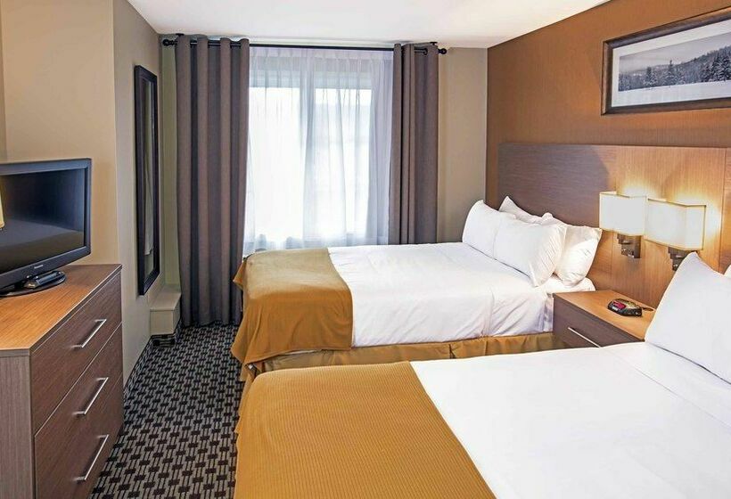 هتل Holiday Inn Express & Suites Tremblant
