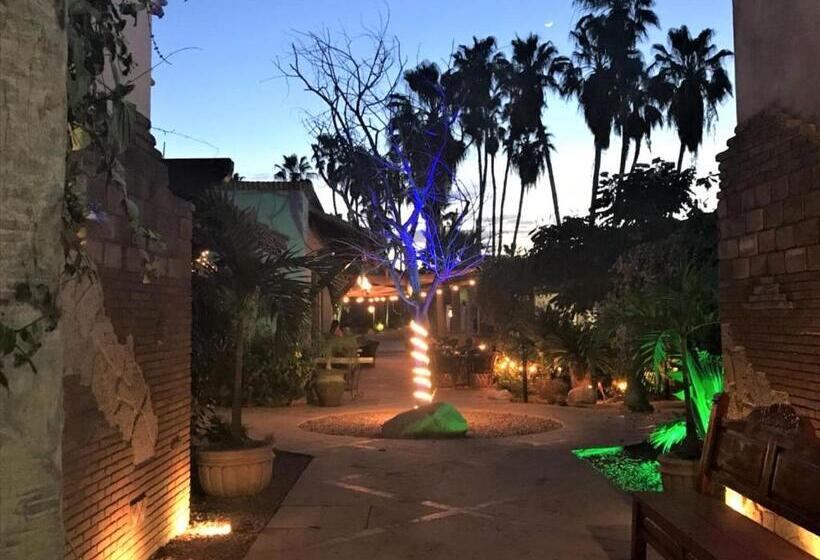 هتل El Encanto Inn & Suites