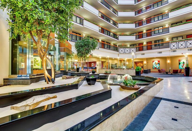 هتل Embassy Suites Louisville East