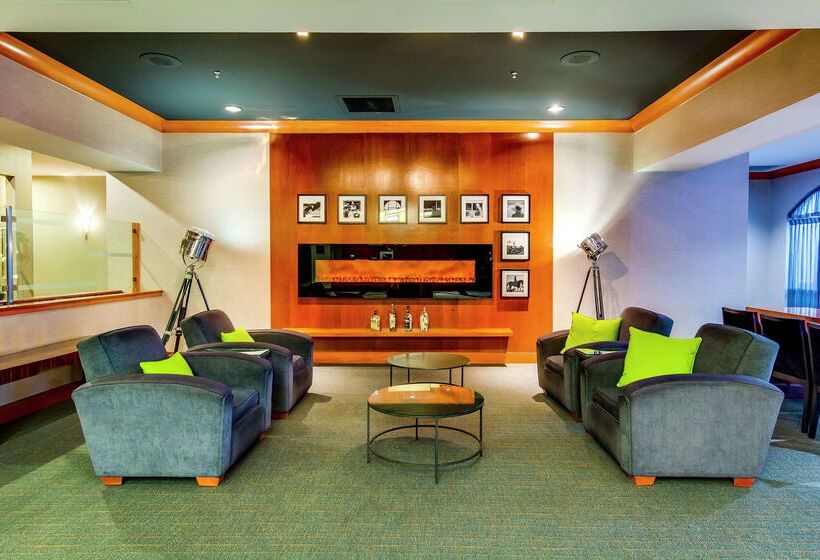 هتل Embassy Suites Louisville East