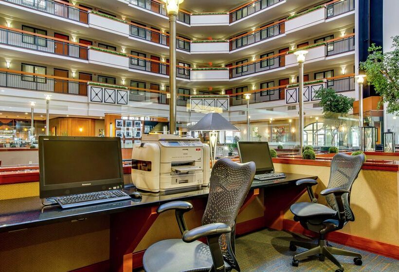 هتل Embassy Suites Louisville East