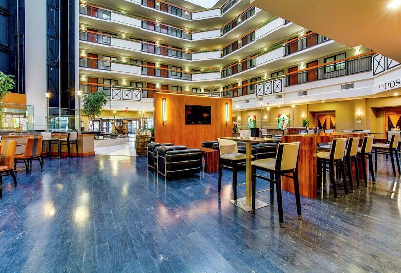 هتل Embassy Suites Louisville East