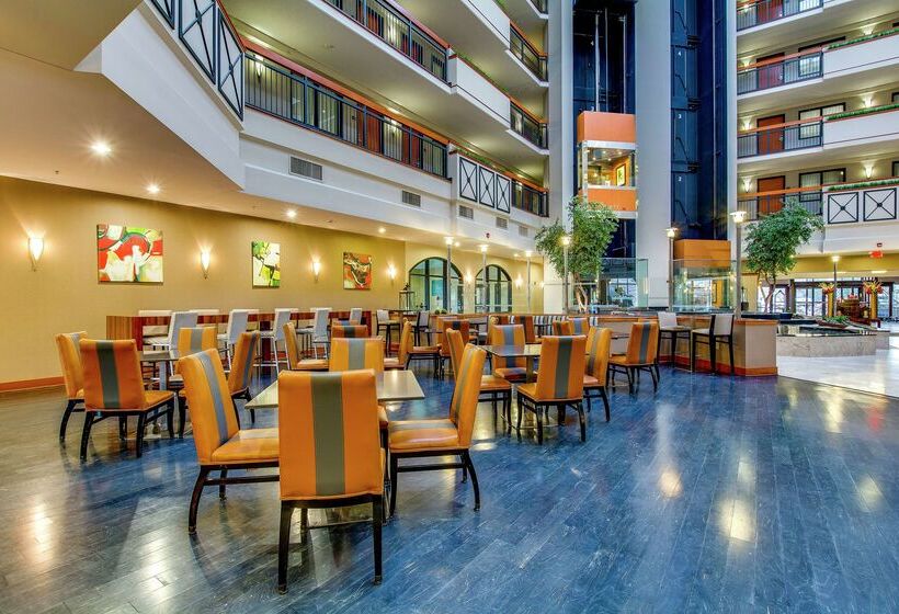 هتل Embassy Suites Louisville East