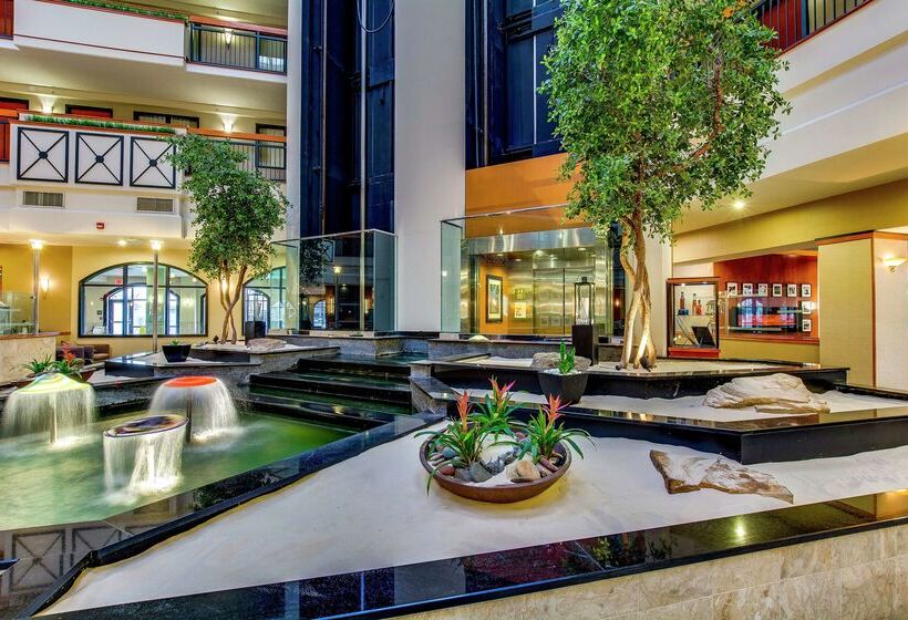 هتل Embassy Suites Louisville East