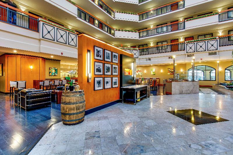 هتل Embassy Suites Louisville East