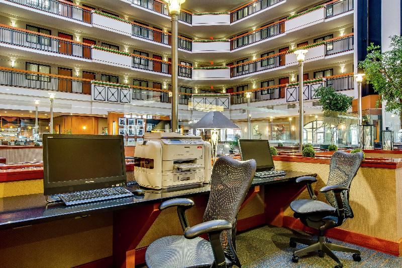 هتل Embassy Suites Louisville East