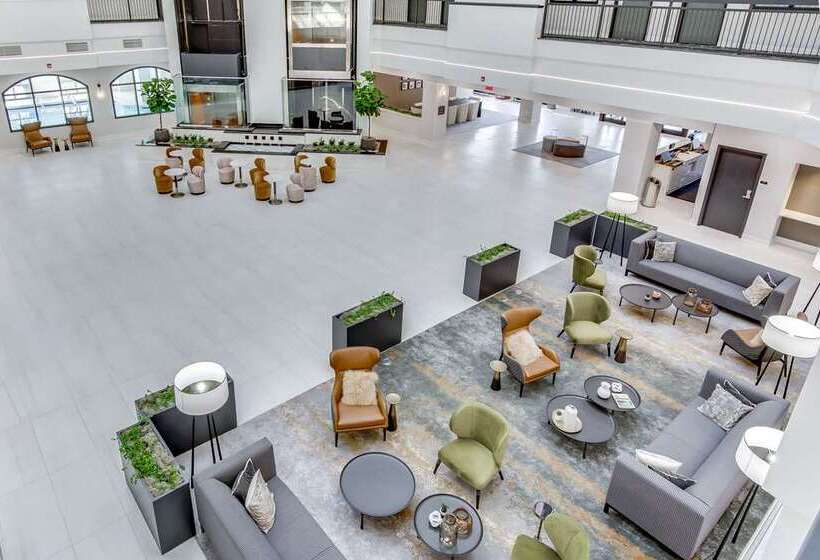 هتل Embassy Suites Louisville East