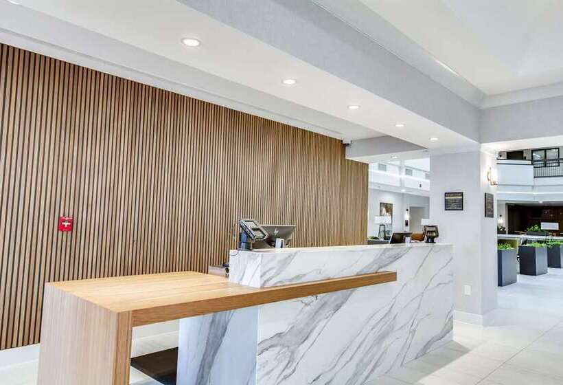 هتل Embassy Suites Louisville East