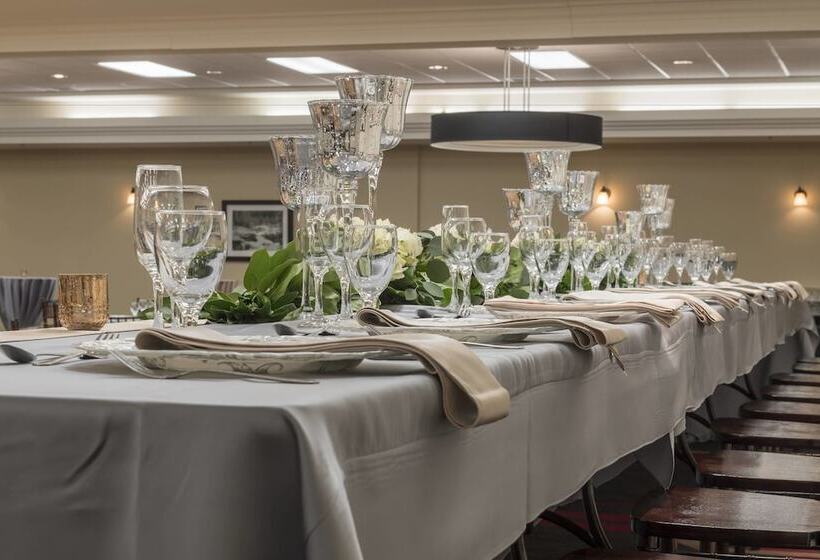 בית מלון כפרי Four Points By Sheraton Edmonton South