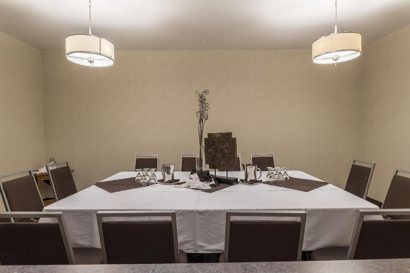 בית מלון כפרי Four Points By Sheraton Edmonton South