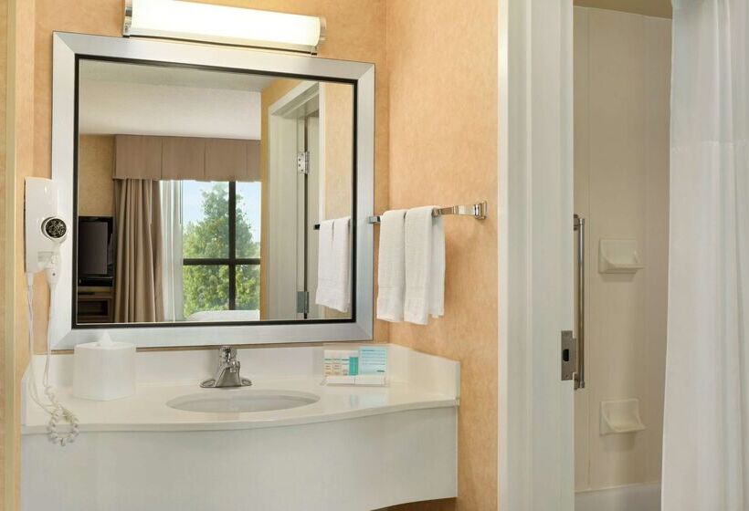 فندق Hampton Inn & Suites By Hilton Langley Surrey