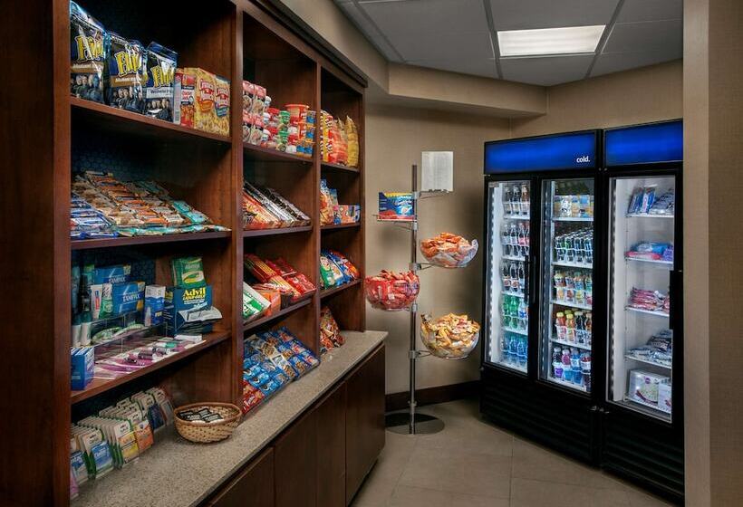 هتل Hampton Inn & Suites Milwaukee Downtown