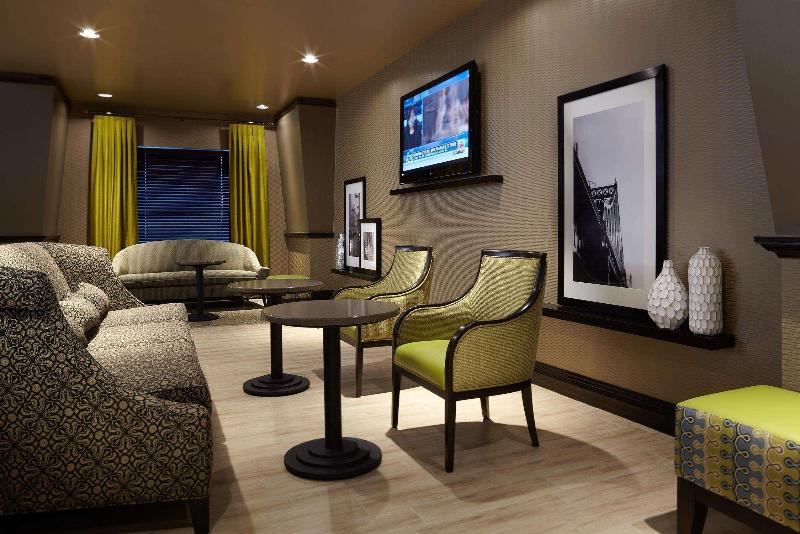 هتل Hampton Inn & Suites By Hilton Montreal Dorval