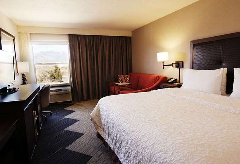 هتل Hampton Inn Taos