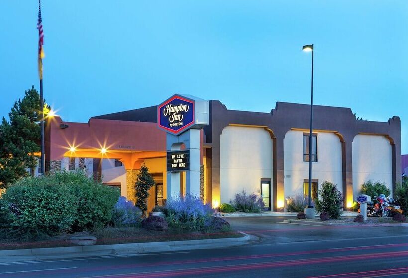 هتل Hampton Inn Taos