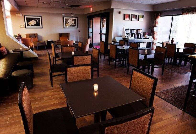هتل Hampton Inn Taos