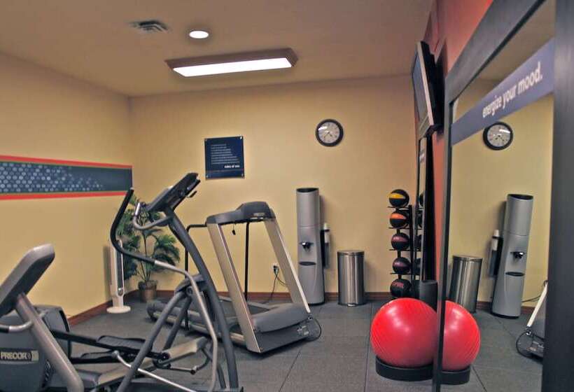 هتل Hampton Inn Taos
