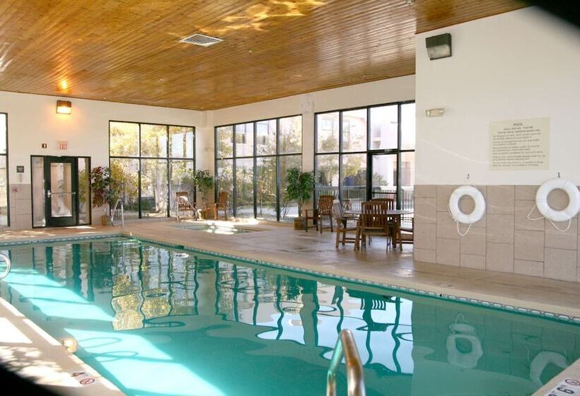 هتل Hampton Inn Taos