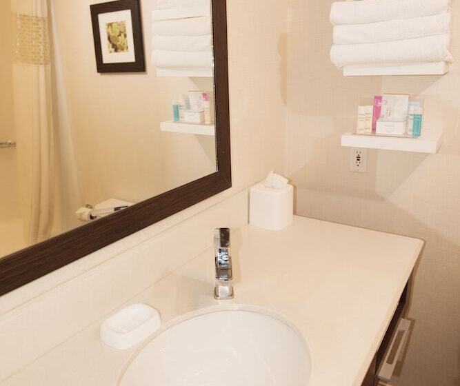هتل Hampton Inn Taos