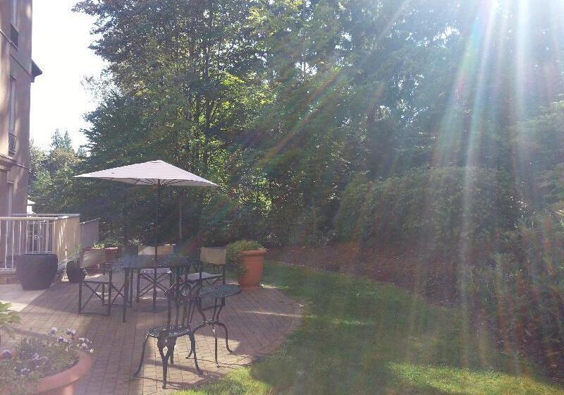 בית מלון כפרי Holiday Inn Express And Suites Surrey, An Ihg