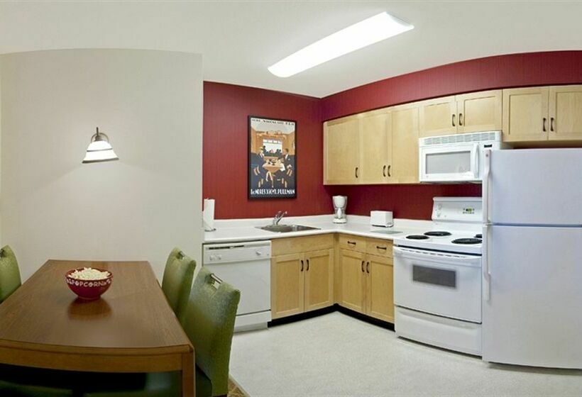 ホテル Lakeview Signature Inn Calgary Airport