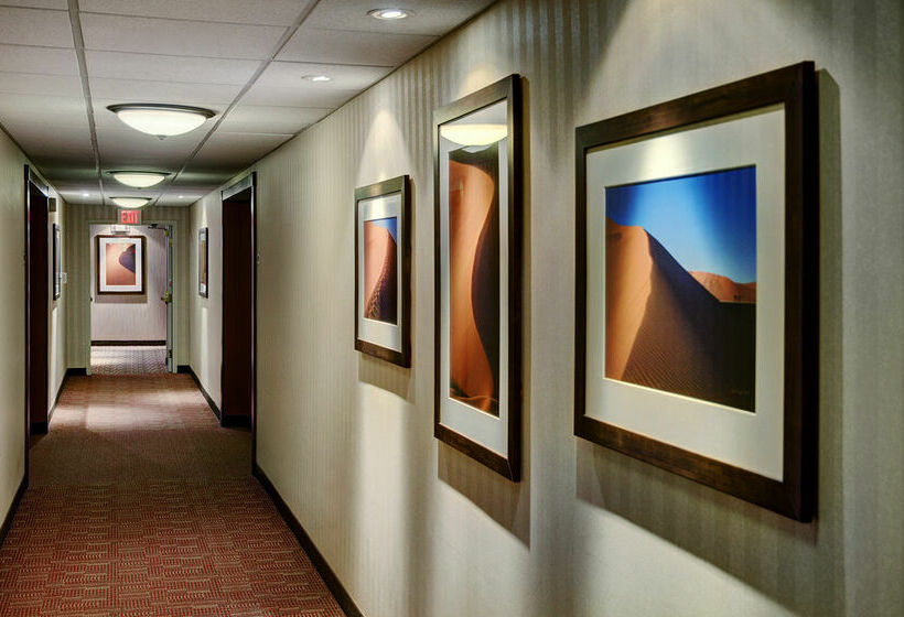 ホテル Lakeview Signature Inn Calgary Airport