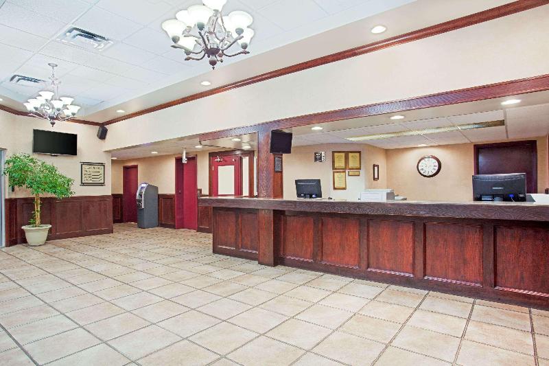 Ramada By Wyndham Red Deer Hotel & Suites