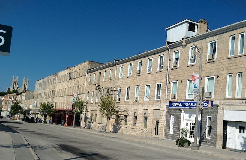 Отель Royal Inn & Suites
