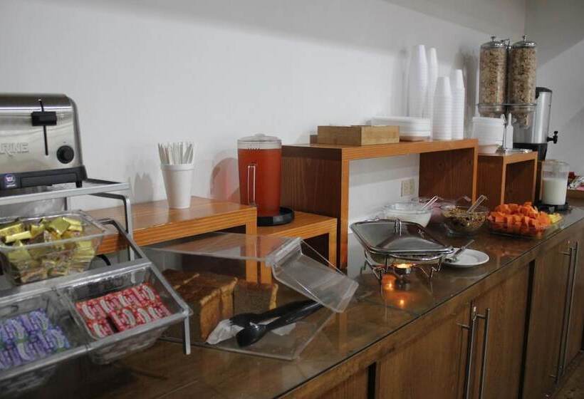 هتل Seven Crown Express & Suites By Kavia