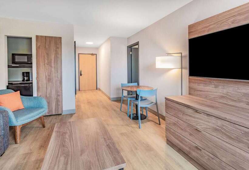 בית מלון כפרי Super 8 By Wyndham Cornwall On