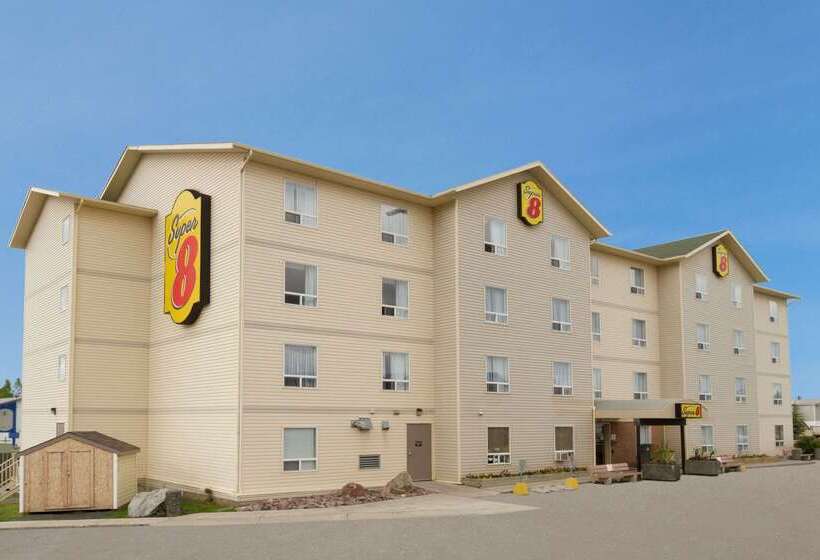 هتل Super 8 By Wyndham Yellowknife