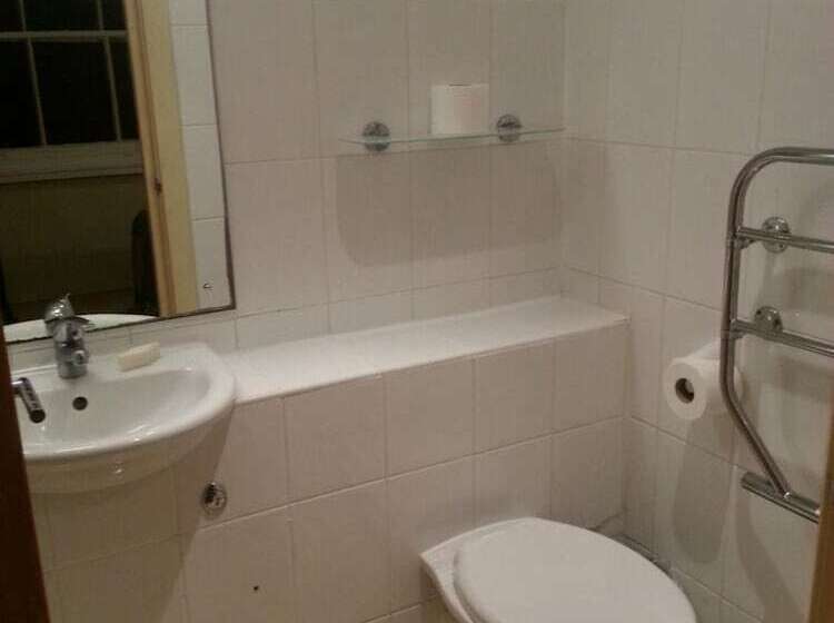 בית מלון כפרי Berkeley Court