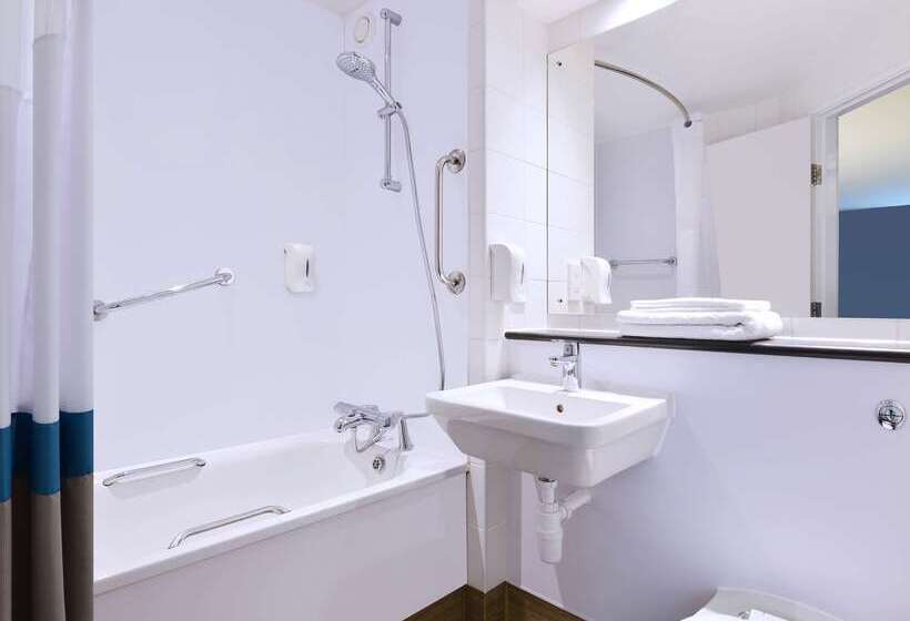 בית מלון כפרי Travelodge London Farringdon