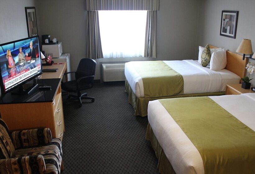 בית מלון כפרי Travelodge By Wyndham Fort Mcmurray
